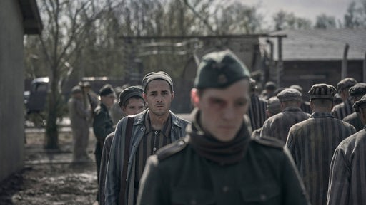 Filmszene aus "Der Tätowierer von Auschwitz".