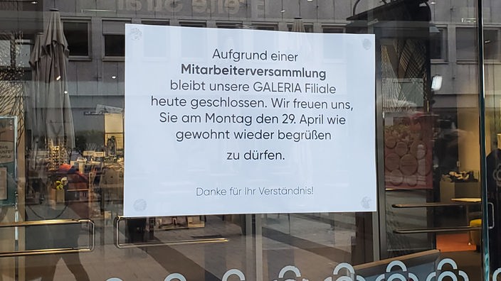 Galeria in Köln (Breite Str.) kündigt mit Aushängen Mitarbeiterversammlung an